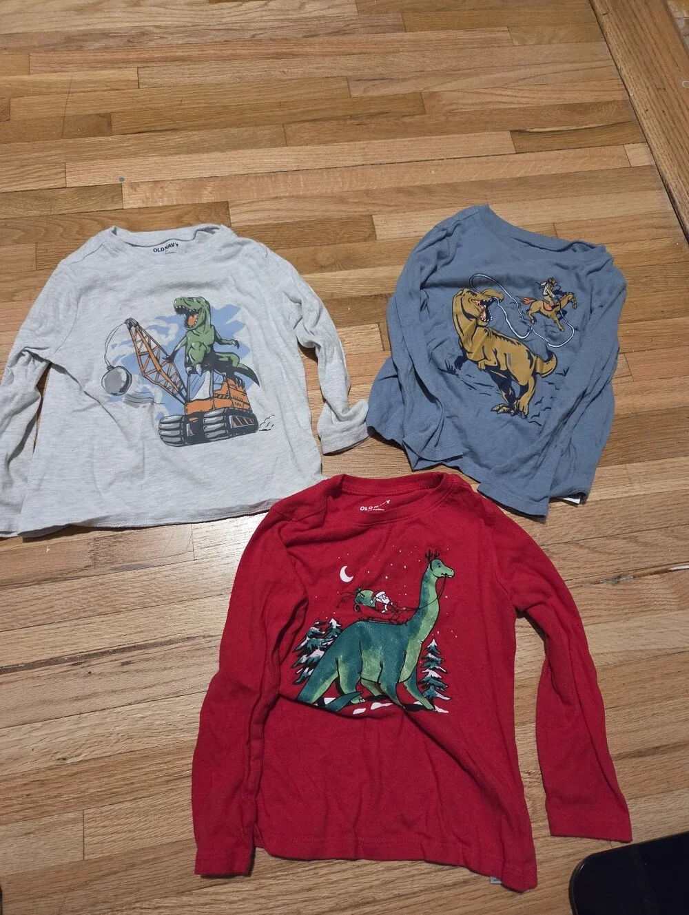 Old Navy Long-Sleeve Dinosaur Graphic Tees / Size 4t